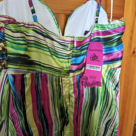 Brand New maxi dress, size 3XL, fits like a size 16-18. - Picture 3 of 6